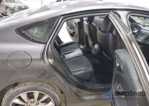 2015 Chrysler 200 S z USA, uszkodzony, nr VIN 1C3CCCDG3FN678514